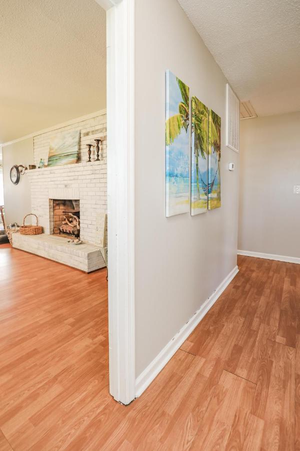 Spacious With Waterfront View-welcome Pets
