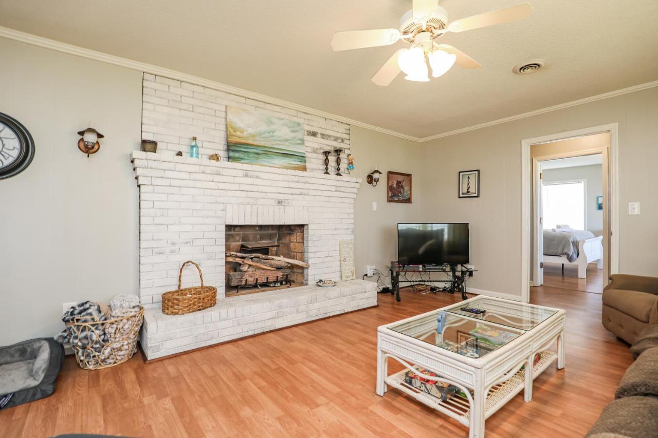 Spacious With Waterfront View-welcome Pets Holiday home *