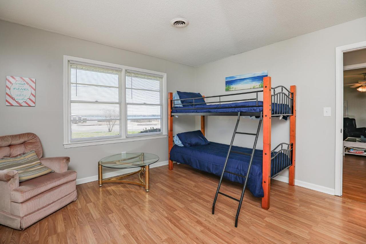 Spacious With Waterfront View-welcome Pets Sneads Ferry