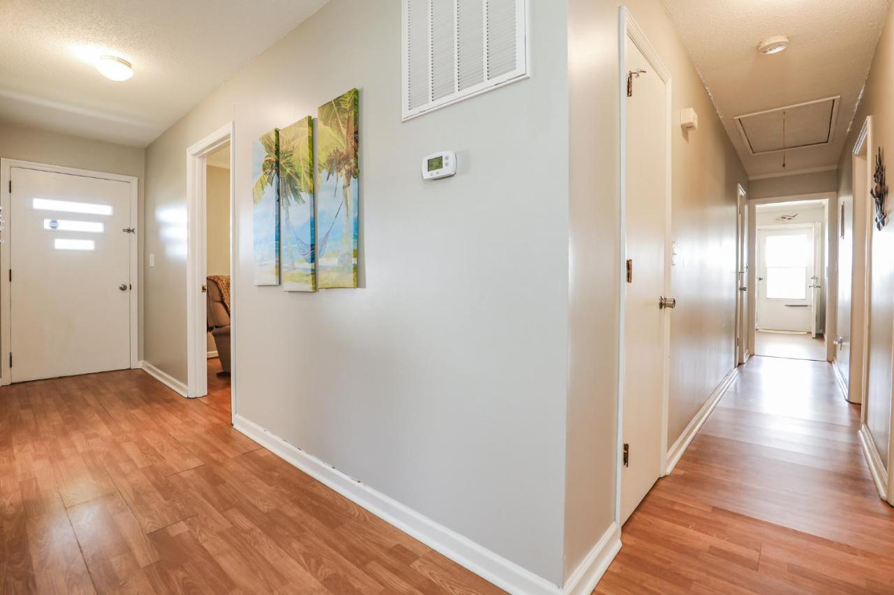 Spacious With Waterfront View-welcome Pets