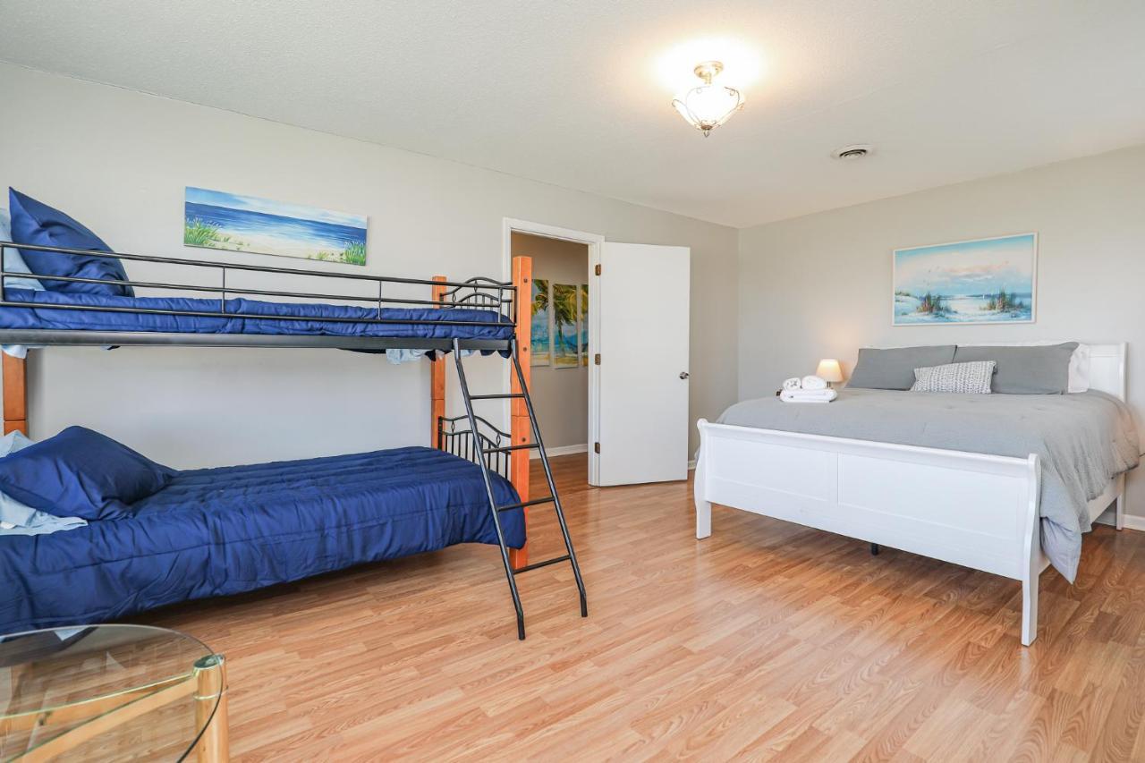 Spacious With Waterfront View-welcome Pets