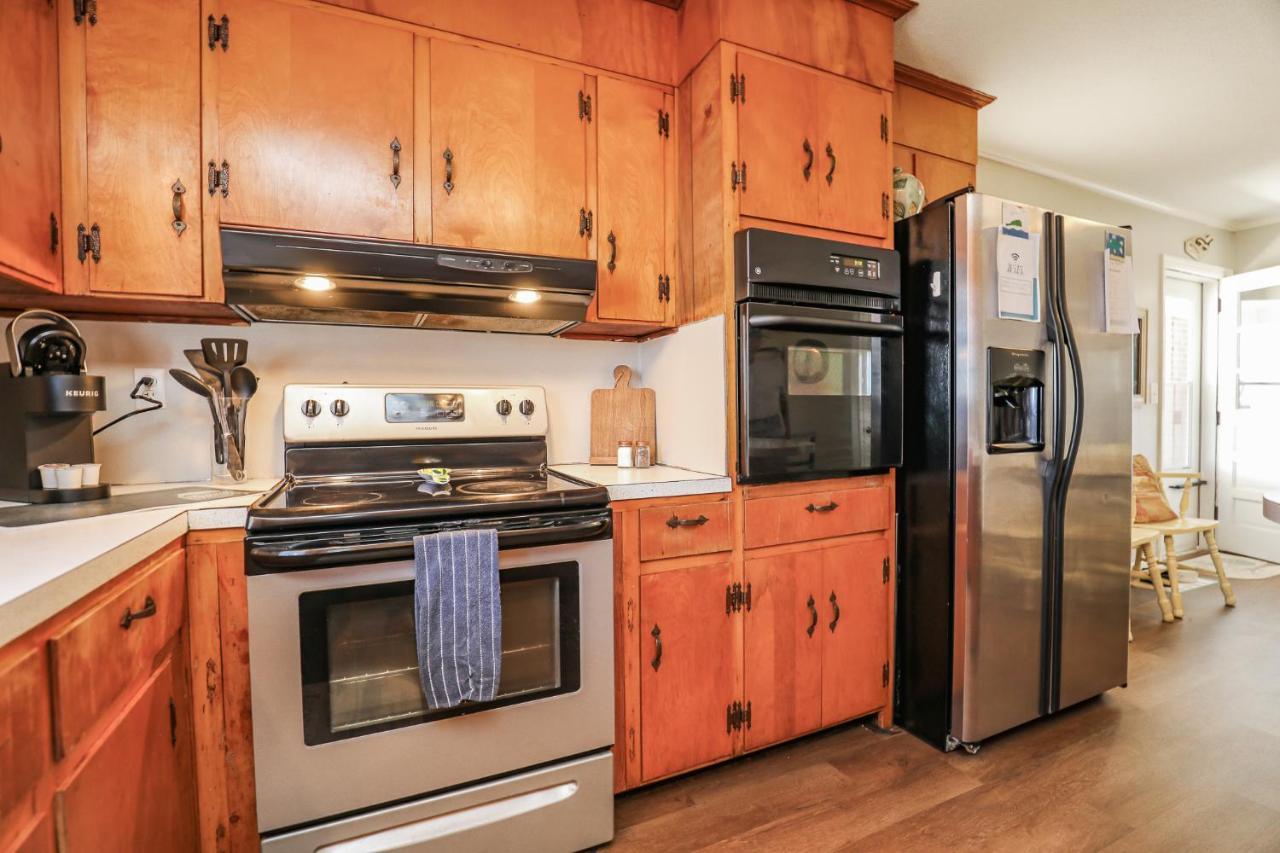 Spacious With Waterfront View-welcome Pets Holiday home Sneads Ferry