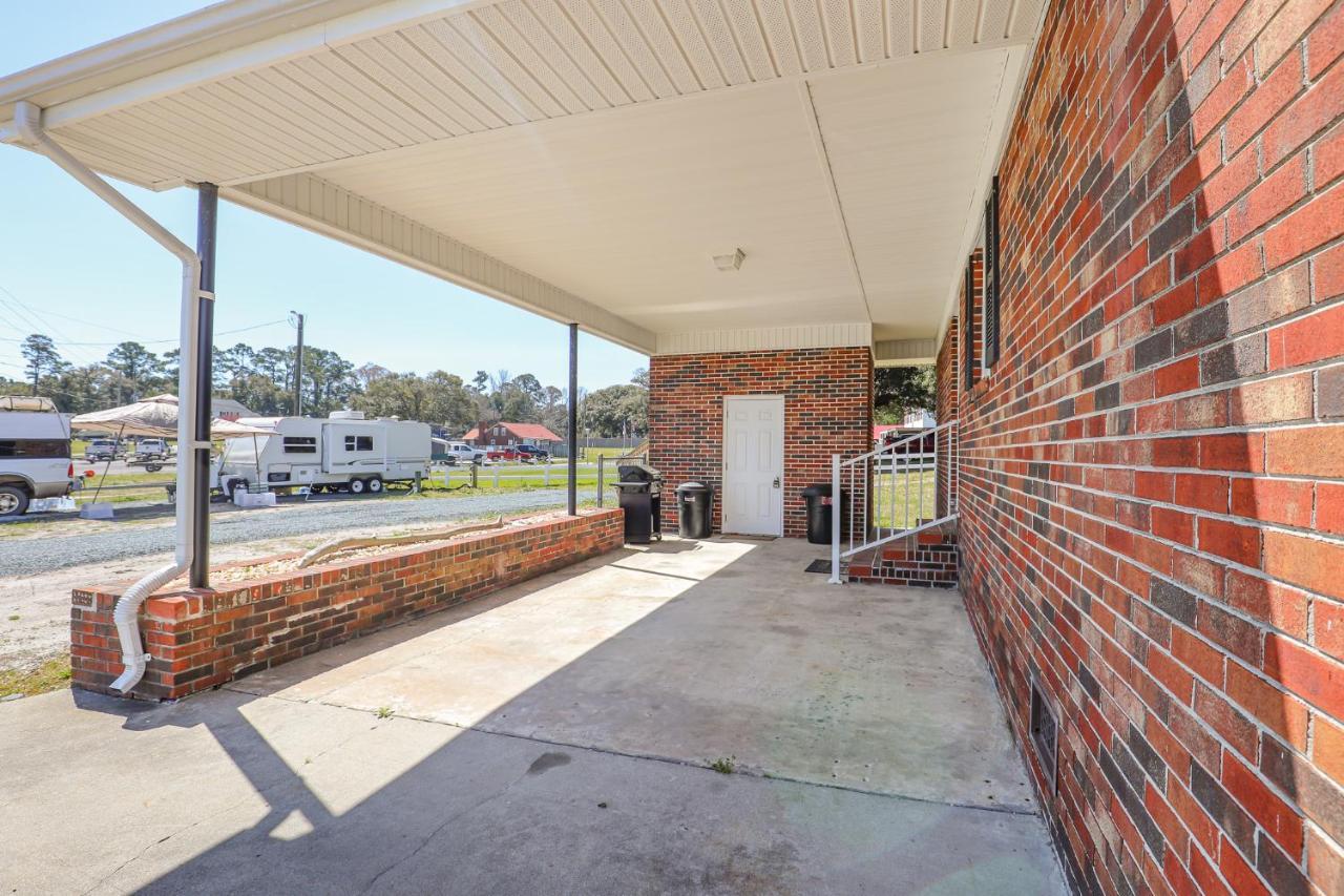 Spacious With Waterfront View-welcome Pets