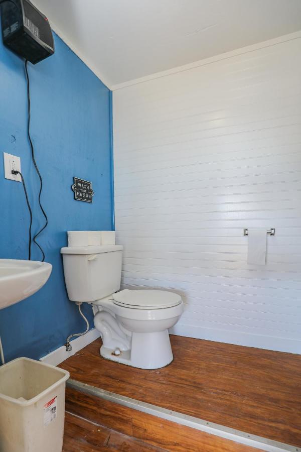 Spacious With Waterfront View-welcome Pets *
