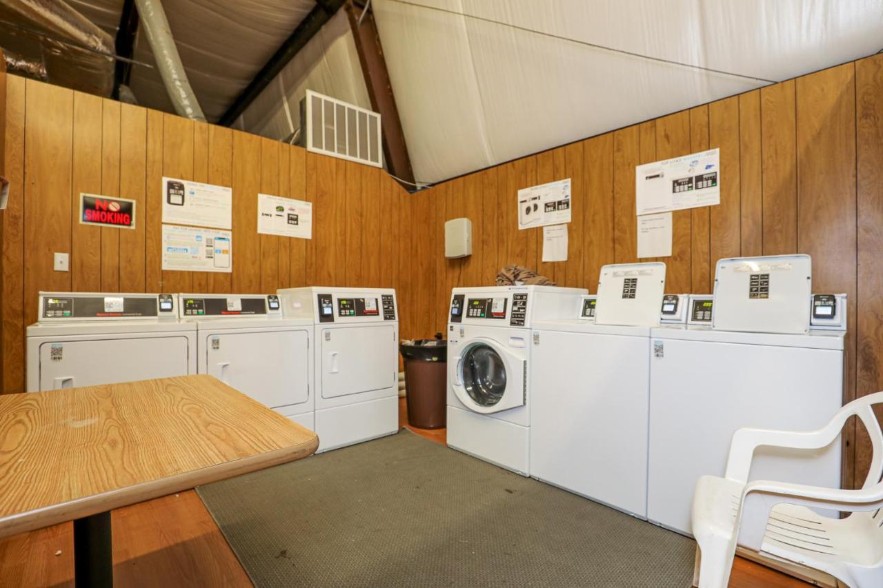 Holiday home Spacious With Waterfront View-welcome Pets