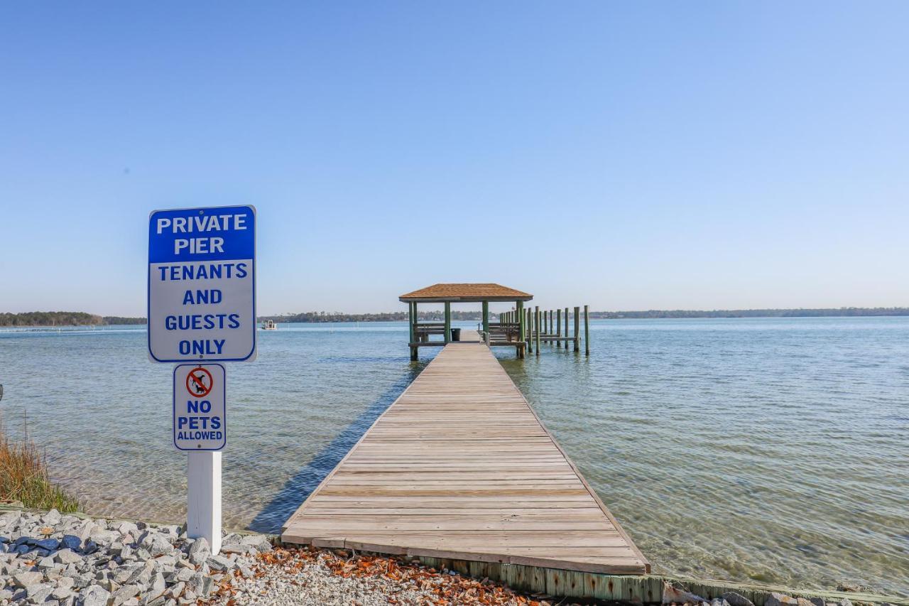 Spacious With Waterfront View-welcome Pets