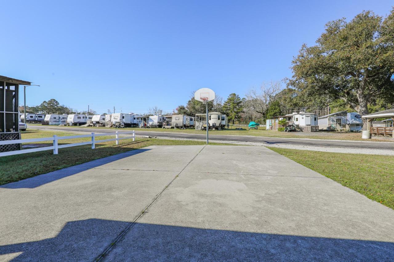 Spacious With Waterfront View-welcome Pets Holiday home Sneads Ferry