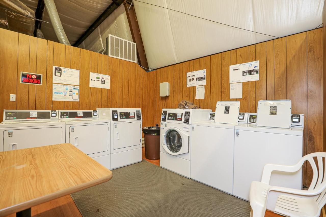 Holiday home Spacious With Waterfront View-welcome Pets