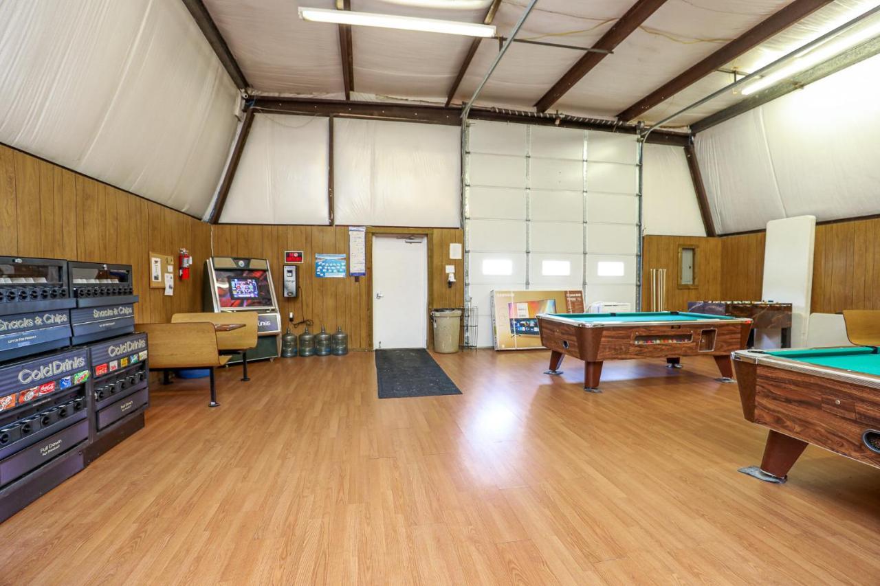 Spacious With Waterfront View-welcome Pets *