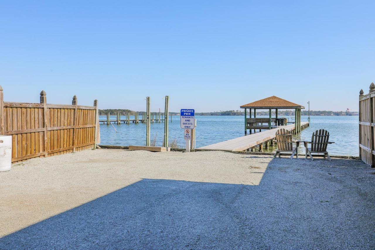 Spacious With Waterfront View-welcome Pets * Sneads Ferry
