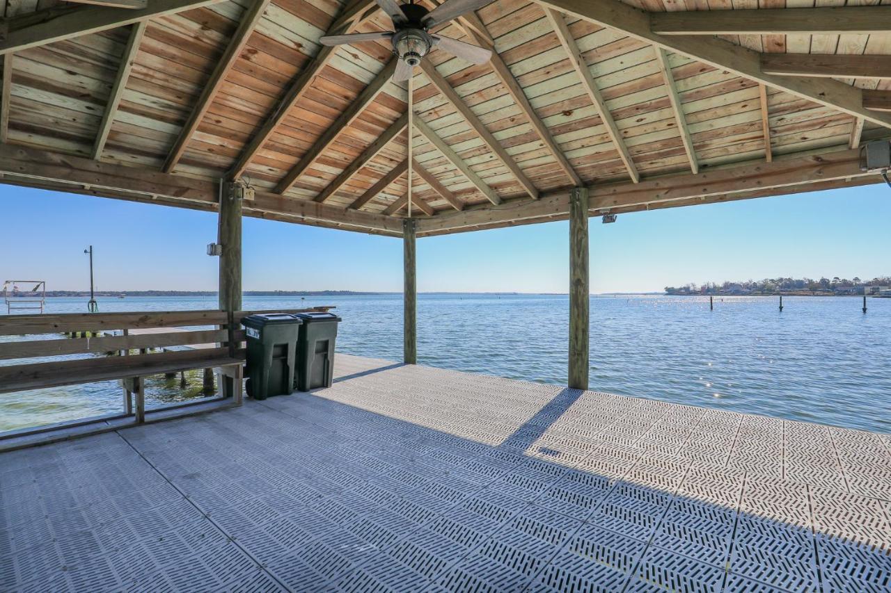 Spacious With Waterfront View-welcome Pets Sneads Ferry