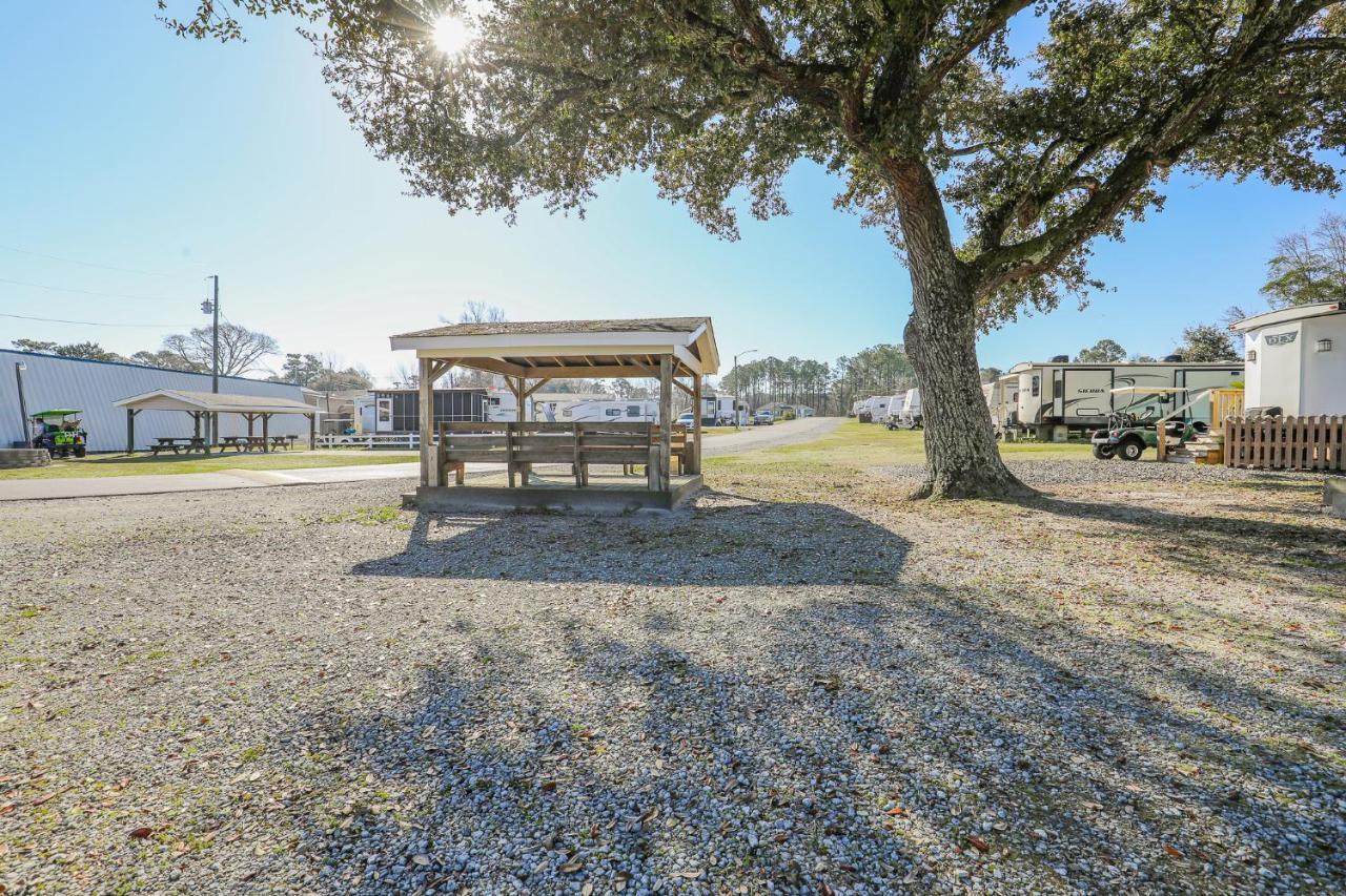 Spacious With Waterfront View-welcome Pets Sneads Ferry
