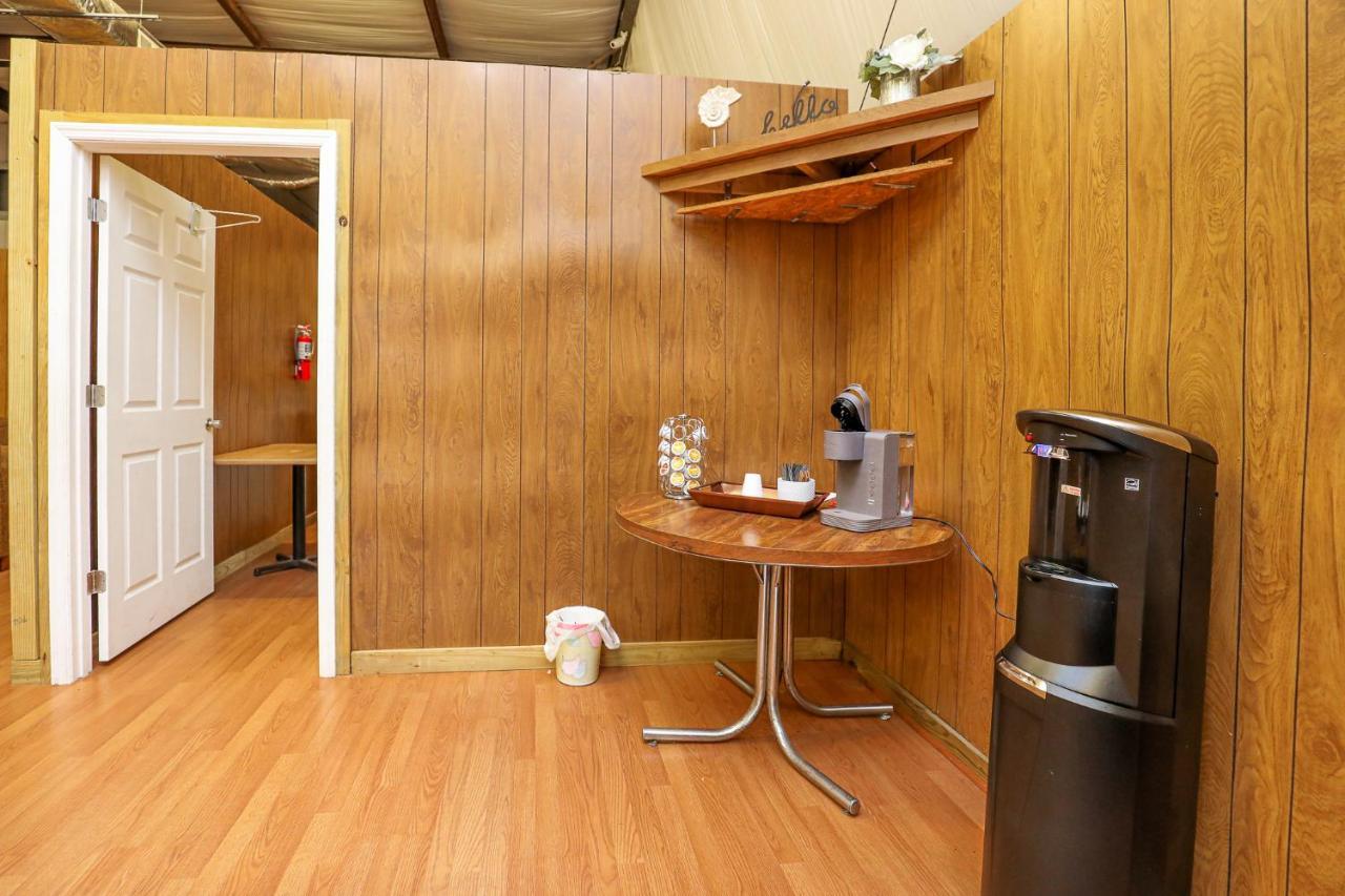 Spacious With Waterfront View-welcome Pets Holiday home