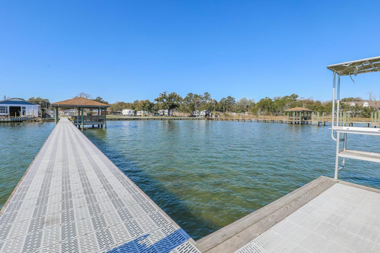 Spacious With Waterfront View-welcome Pets * Sneads Ferry