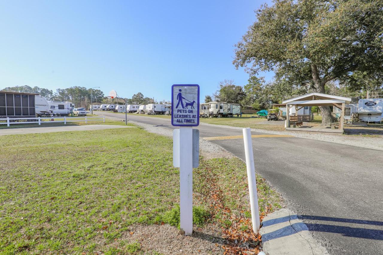 Spacious With Waterfront View-welcome Pets