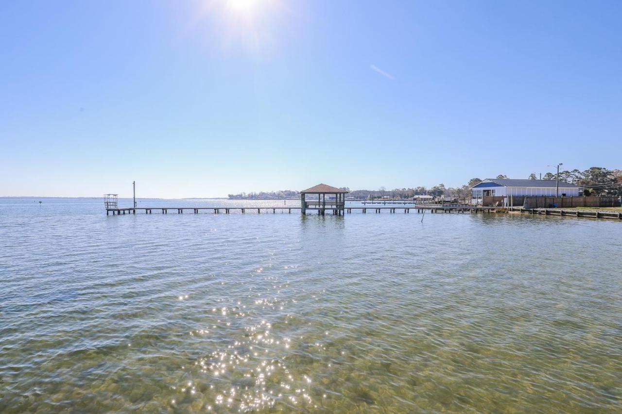 Spacious With Waterfront View-welcome Pets Holiday home *