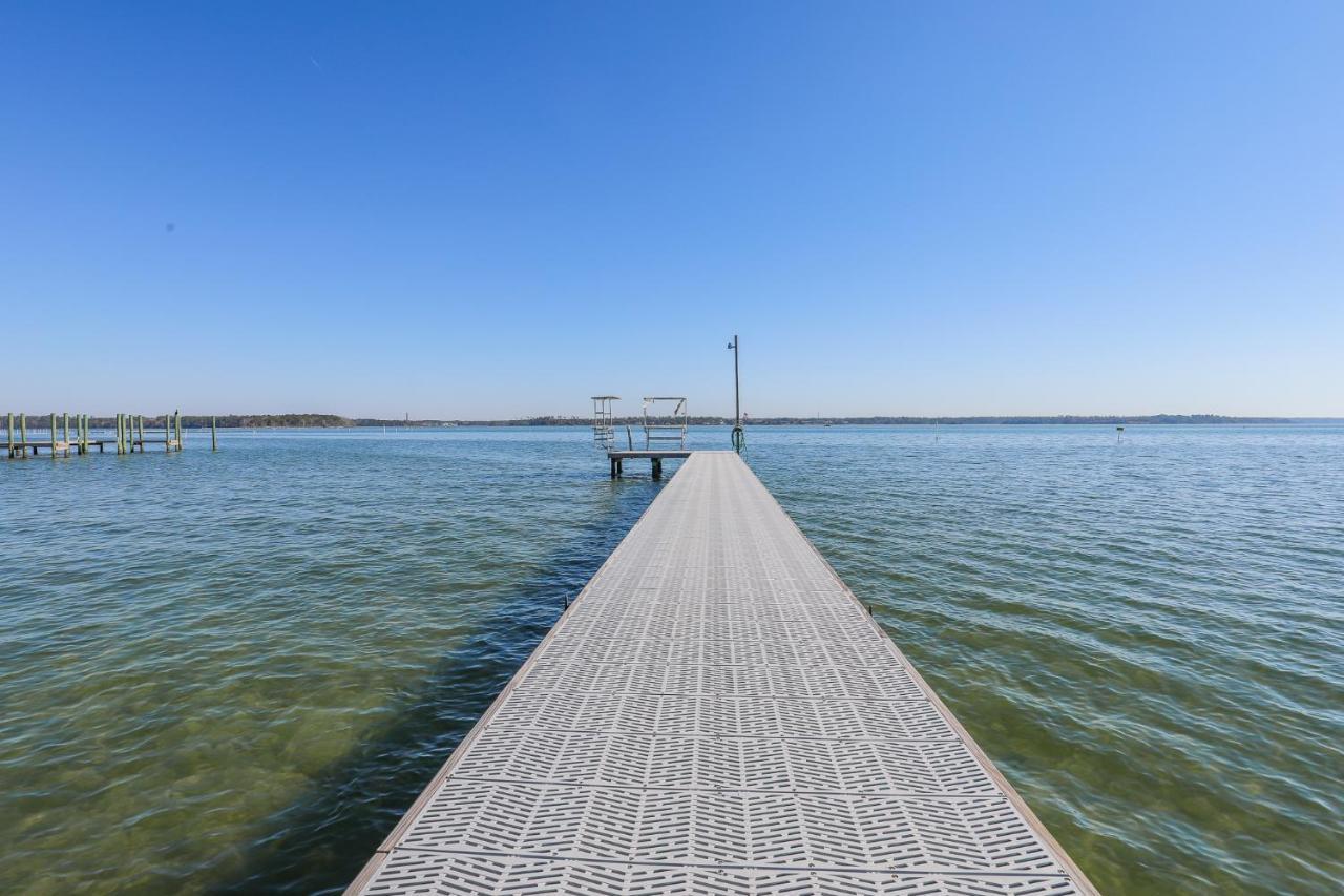Spacious With Waterfront View-welcome Pets Sneads Ferry