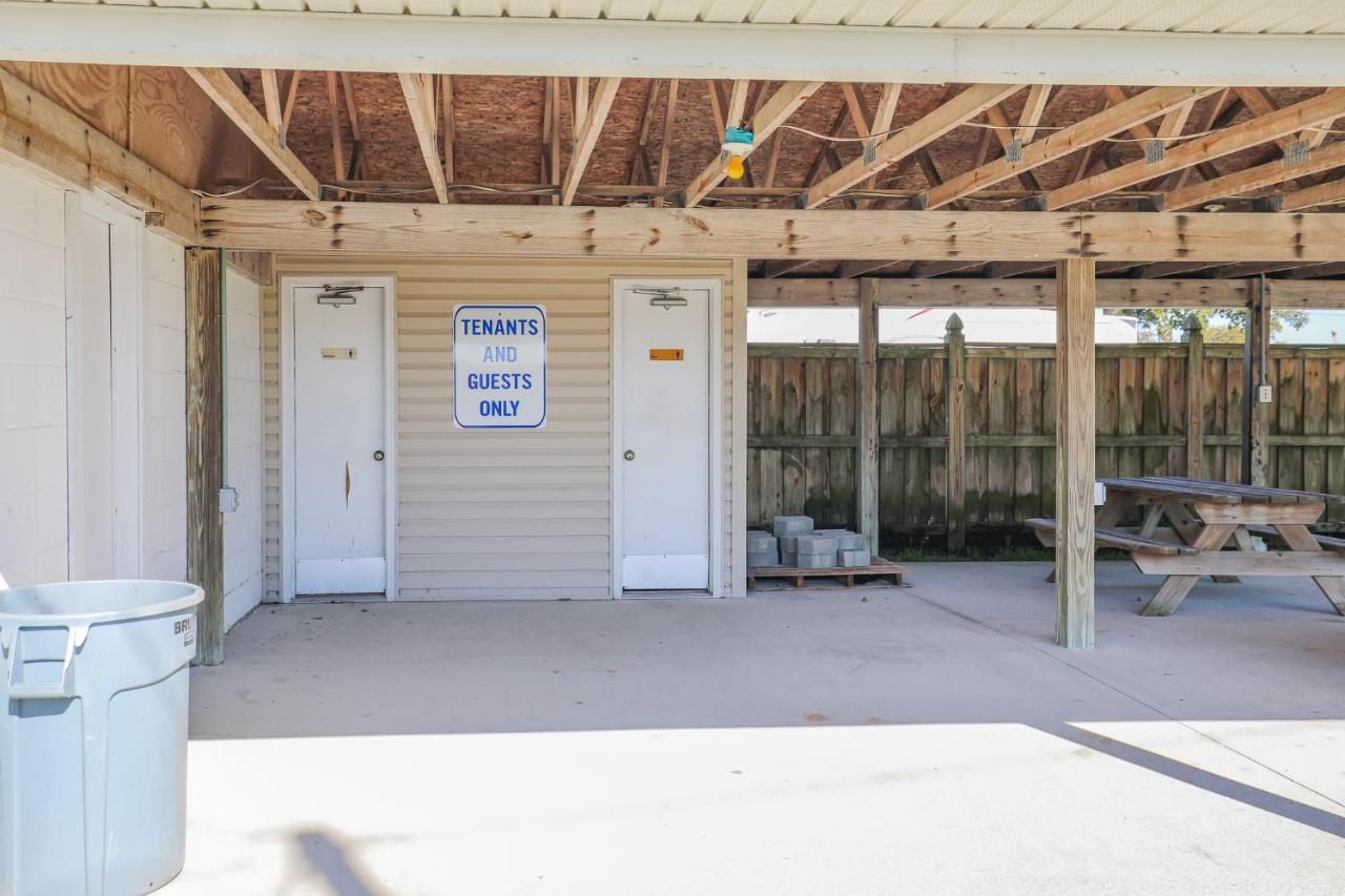 Spacious With Waterfront View-welcome Pets Holiday home Sneads Ferry