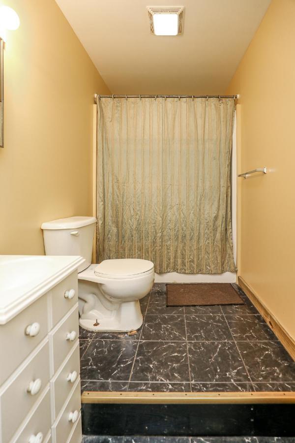 Spacious With Waterfront View-welcome Pets