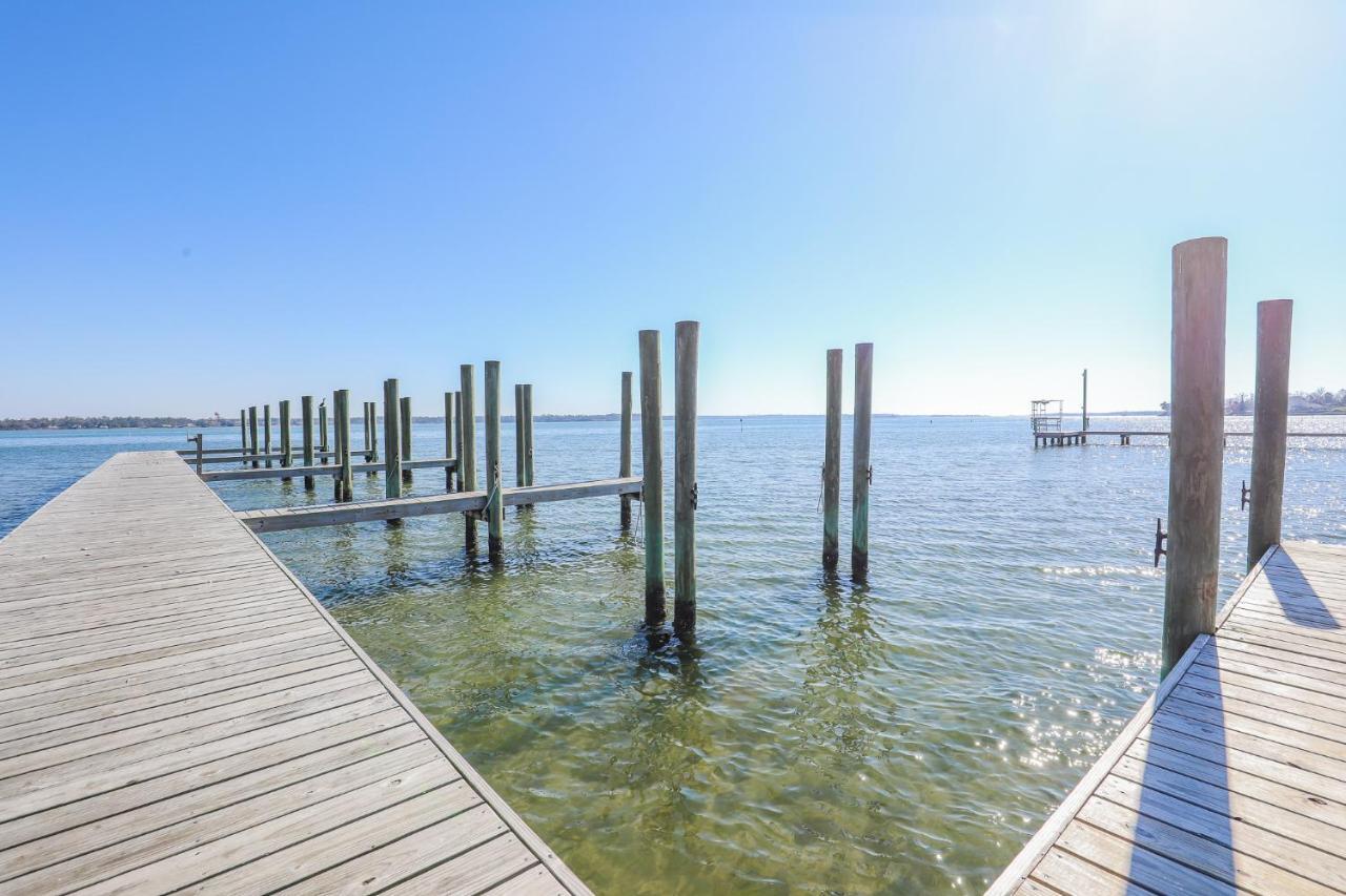 Holiday home Spacious With Waterfront View-welcome Pets