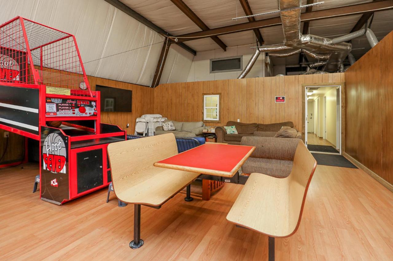 Spacious With Waterfront View-welcome Pets *
