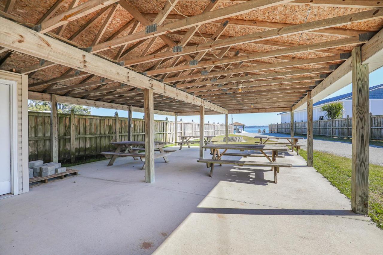 Spacious With Waterfront View-welcome Pets * Sneads Ferry