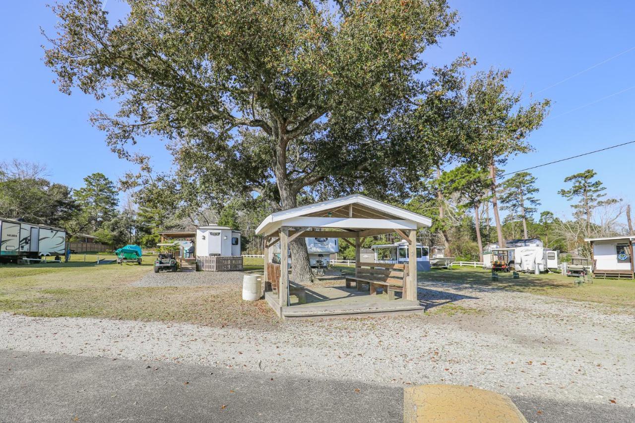 Spacious With Waterfront View-welcome Pets